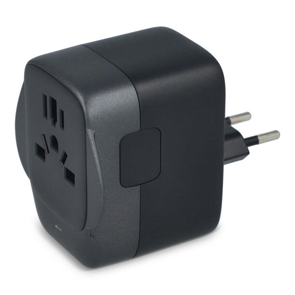  PowerPro Reiseadapter aus recyceltem Kunststoff
