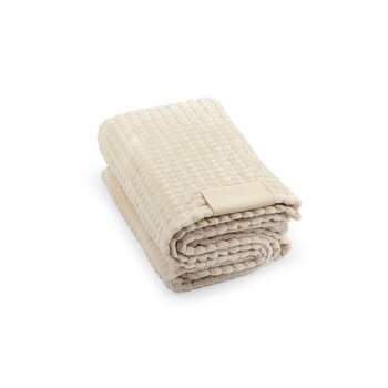 CELINE. Decke aus recyceltem Polyester (100 % rPET) mit einem Aufnäher zur individuellen Veredelung